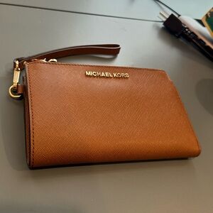 MK wristlet wallet with SO MUCH STORAGE